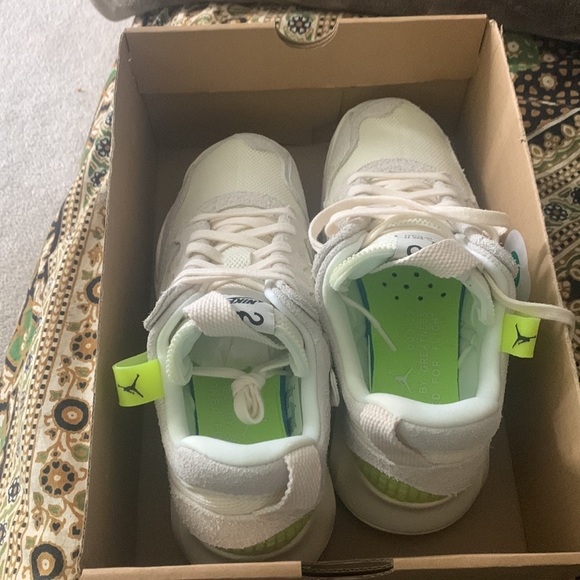 Jordan MA2 'Pale Ivory Volt' CV8122-107 - Picture 6 of 11